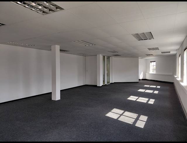362M² OFFICE TO LET IN FOURWAYS